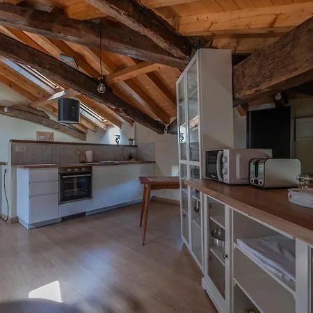 Biendella La Bella La Casa Entera *